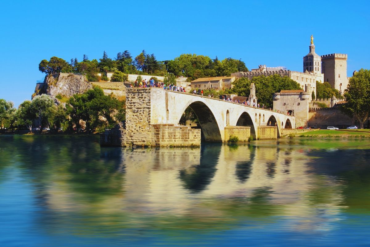 Vivre paisiblement sa retraite dans le Vaucluse : les résidences senior d'Avignon